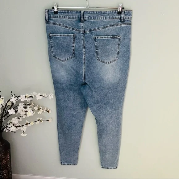 Fashion to Figure Asymmetrical Belt Skinny Jean Size 22 - Picture 3 of 4